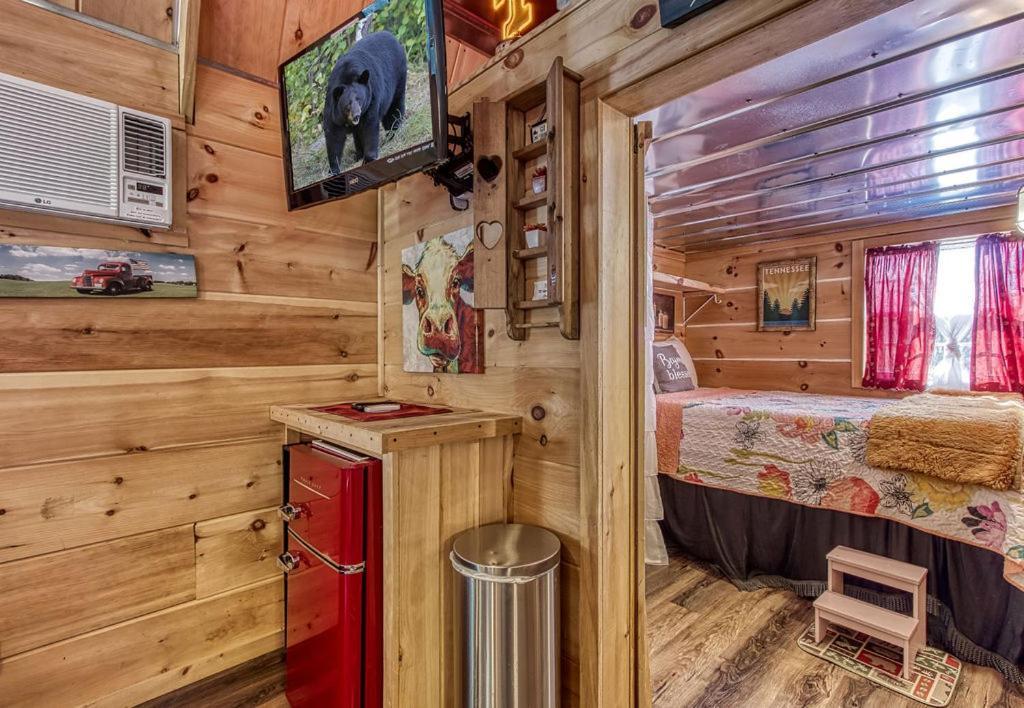 סביירוויל The Tiny Barn, 1089 Free Tickets Each Paid Day, Dollywood And More מראה חיצוני תמונה
